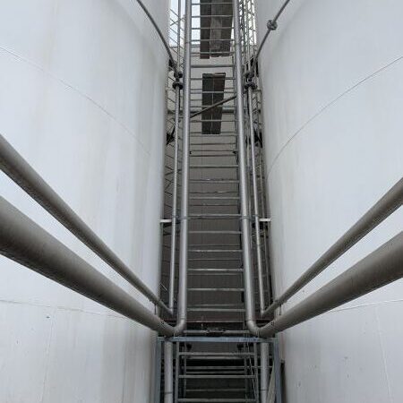 Lavaggio e verniciatura su silos esterni