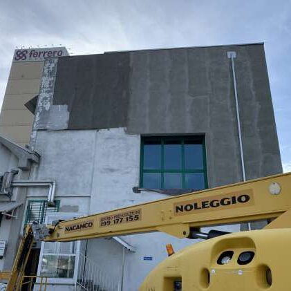 Lavaggio rasatura con rete e verniciatura con quarzo