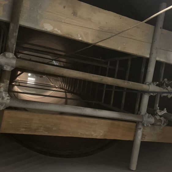 Sabbiatura e verniciatura alimentare su silos interni