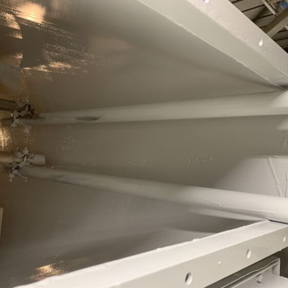 Sabbiatura e verniciatura alimentare su silos interni