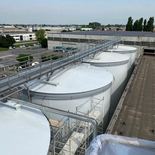 Lavaggio e verniciatura su silos esterni