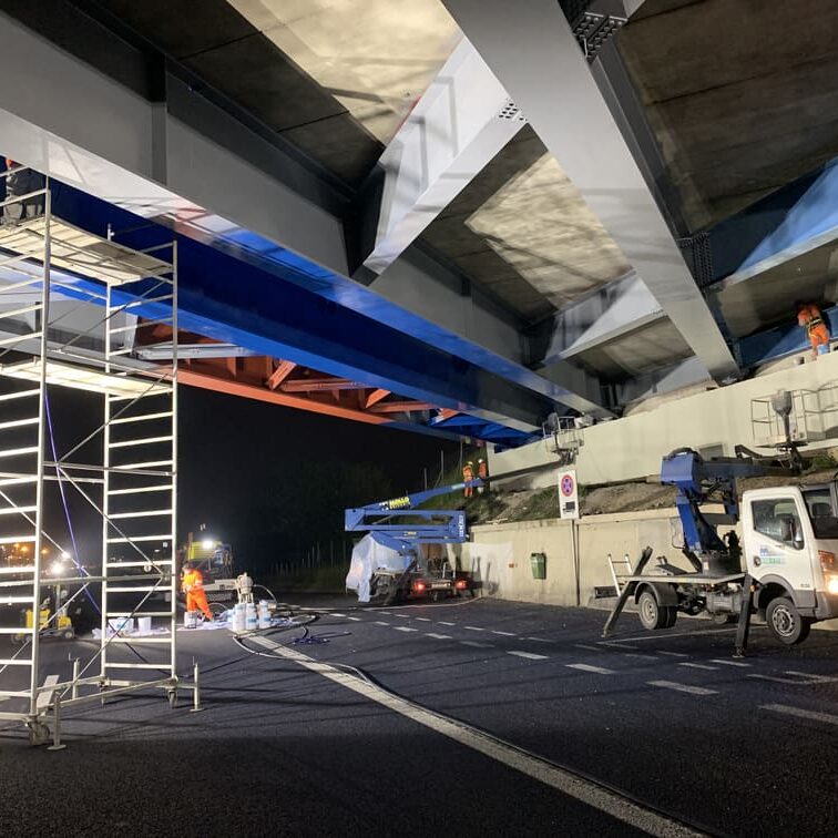 Sabbiatura e verniciatura su ponte autostrada A4