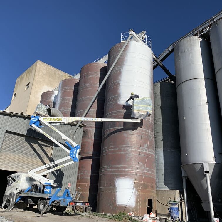 GMGA Sabbiatura e verniciatura su silos esterni