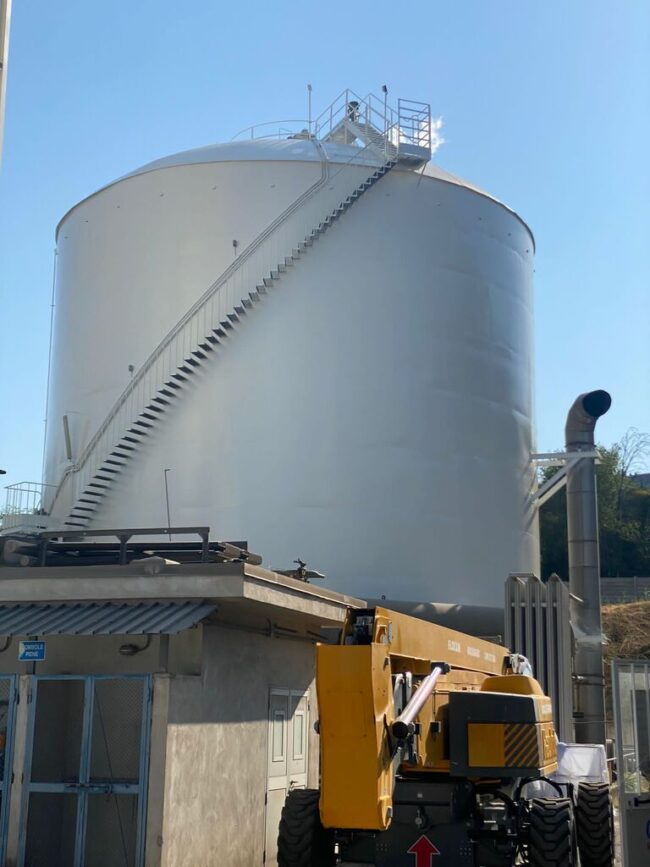 Lavaggio e verniciatura su silos