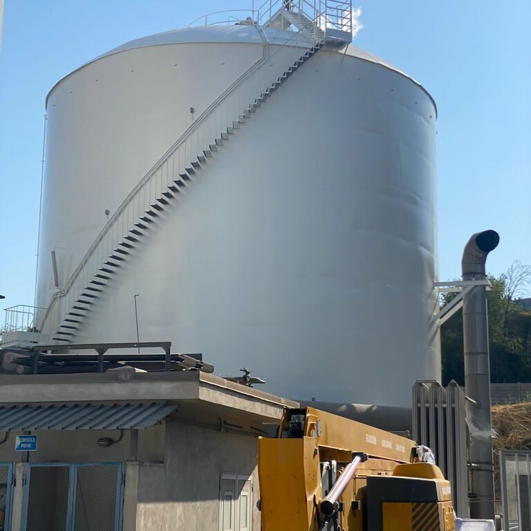 Lavaggio e verniciatura su silos