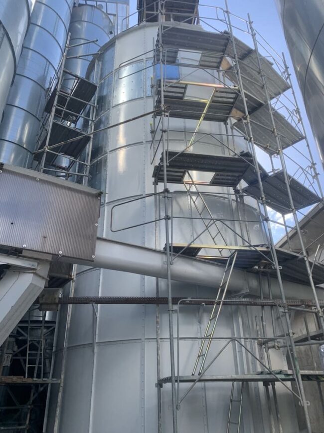 Sabbiatura e verniciatura silos esterni