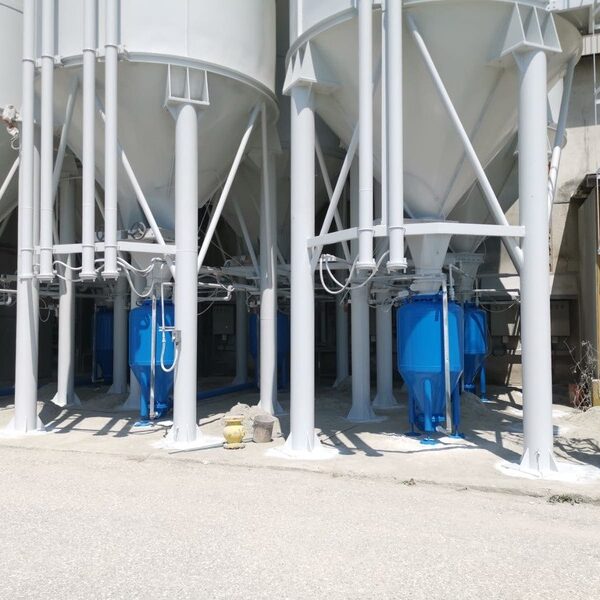 Sabbiatura e verniciatura silos esterni