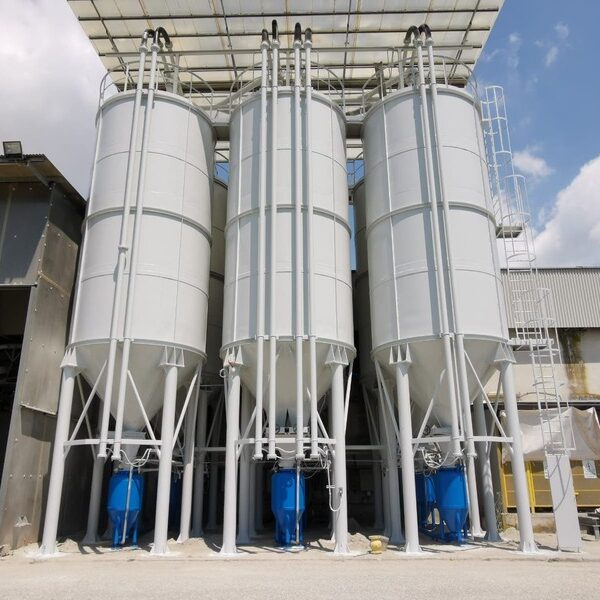 Sabbiatura e verniciatura silos esterni