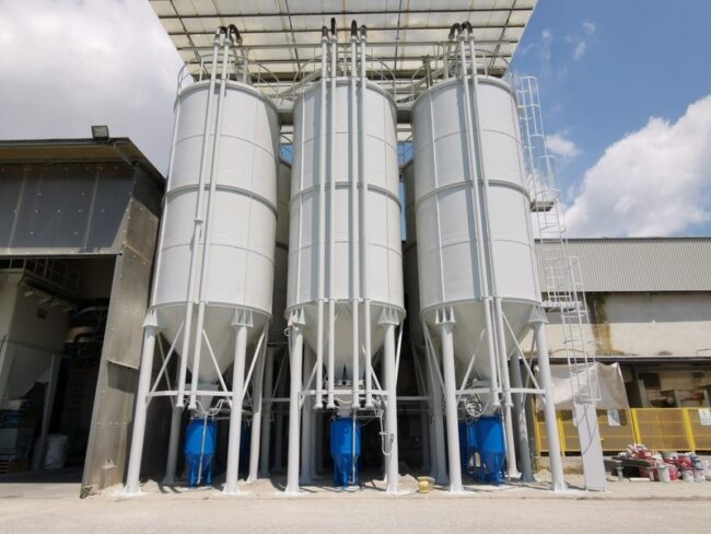 Sabbiatura e verniciatura silos esterni