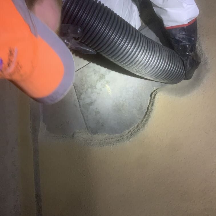 Sabbiatura e verniciatura su silos interno