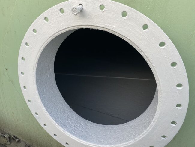 Sabbiatura e verniciatura su silos interno