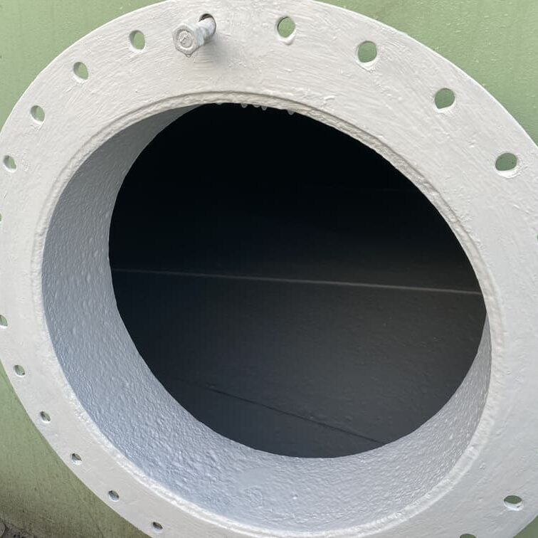 Sabbiatura e verniciatura su silos interno